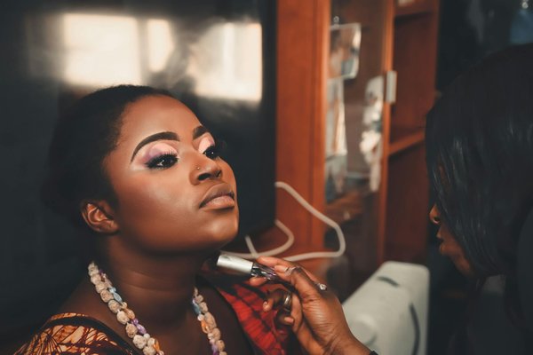 Focus sur la Mode Rétro Féminine : Un Voyage dans le Style d'Antan